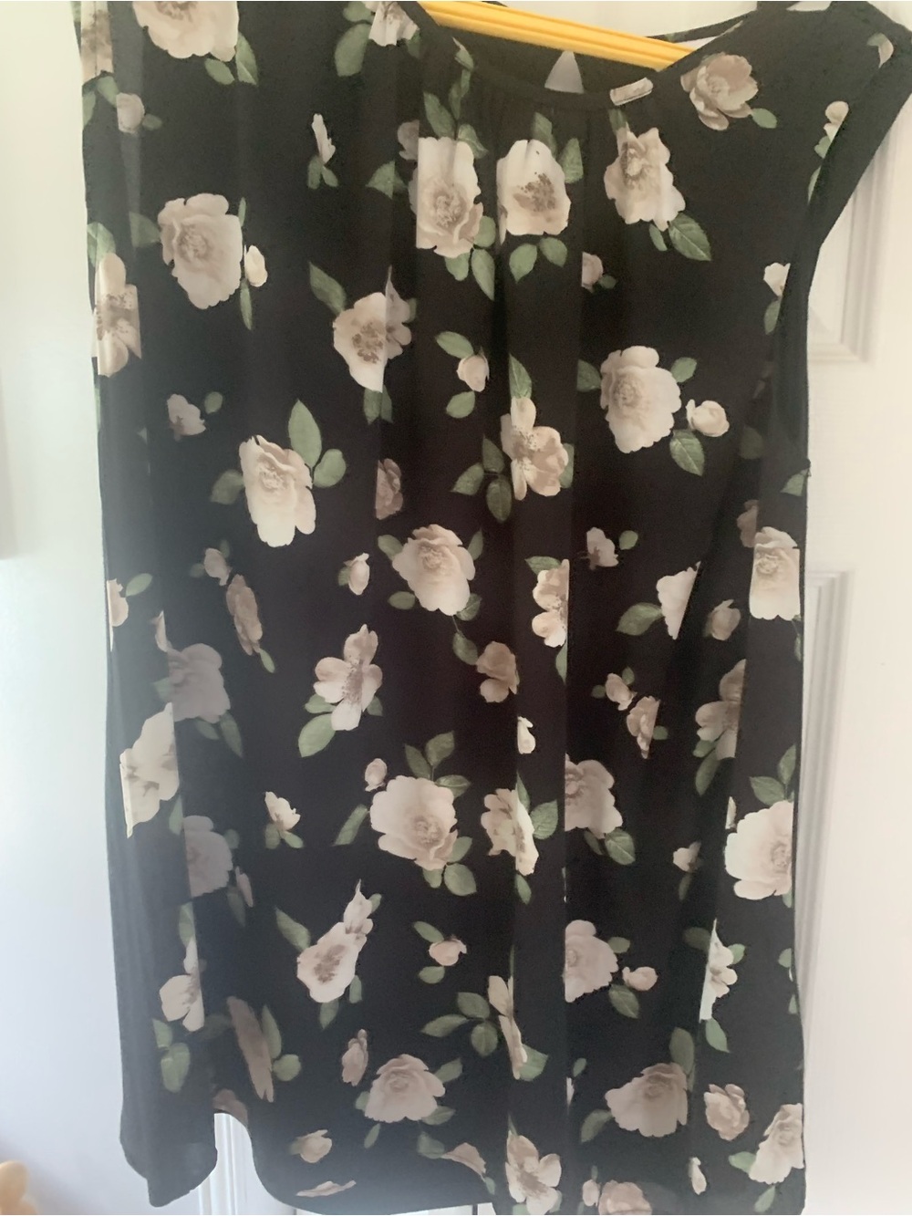 Reitmans flowered top with black back size XL